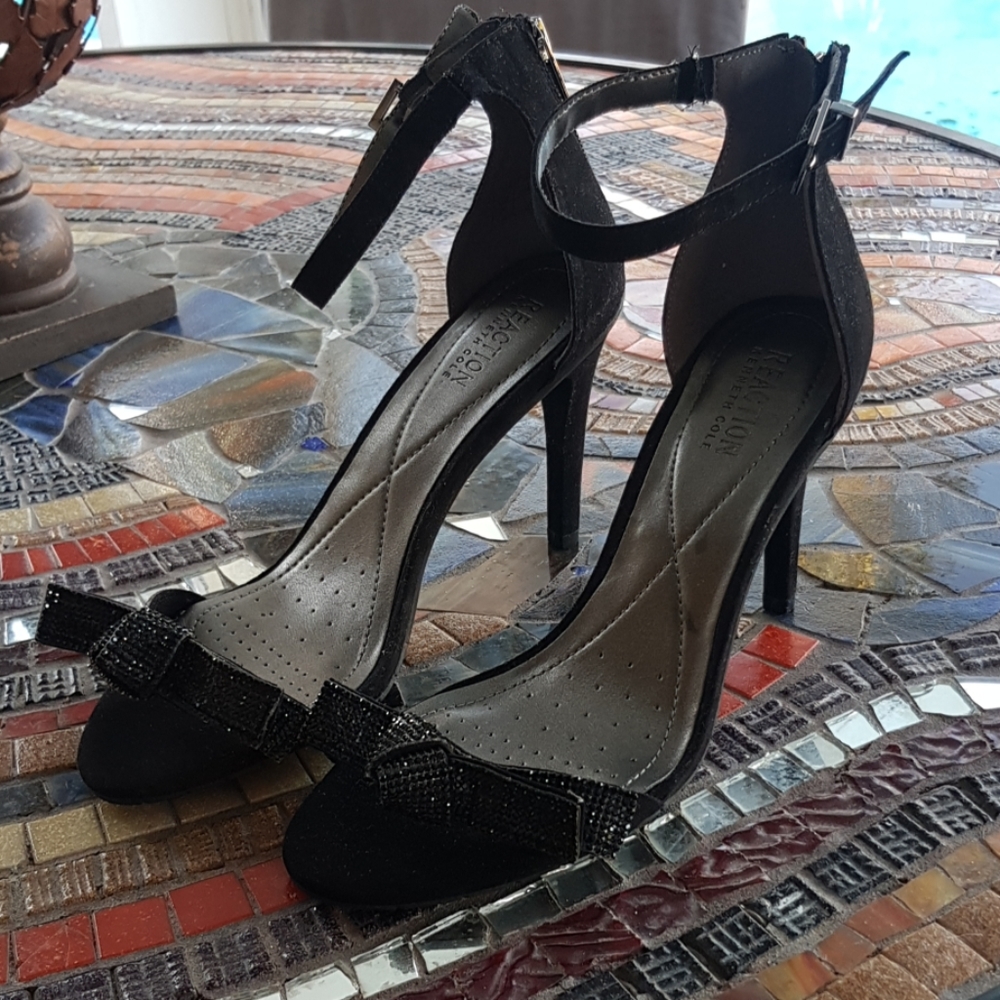 Kenneth Cole womens high heels sz 8